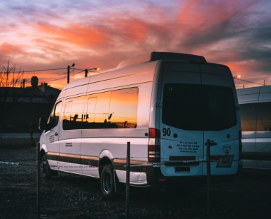 shuttle van taking patients to Paradise Cabo Dental Clinic.